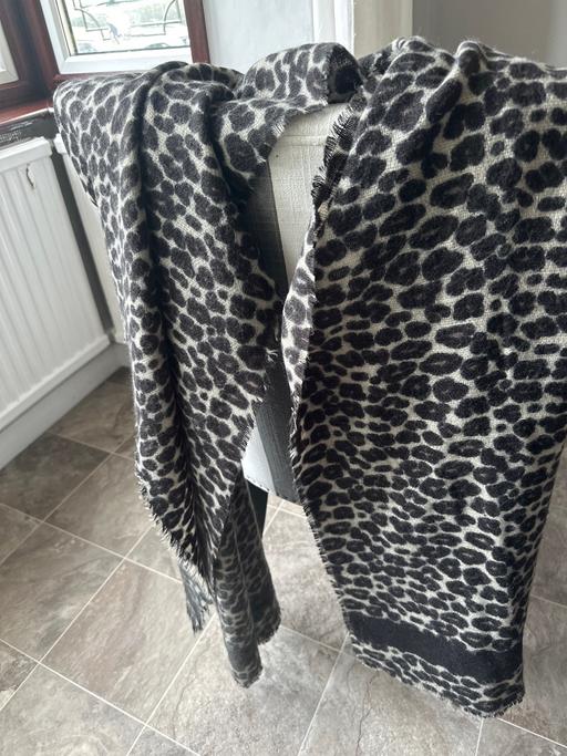 — ladies scarf