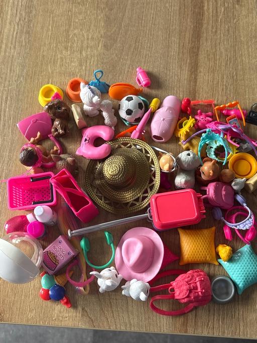  — Barbie accessories bundle