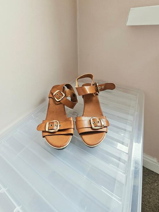  — Sandals, size 7.