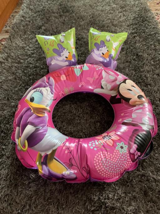  — Swimming ring and armbands