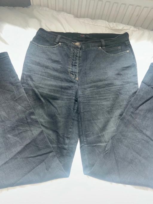  — Mom jeans in black