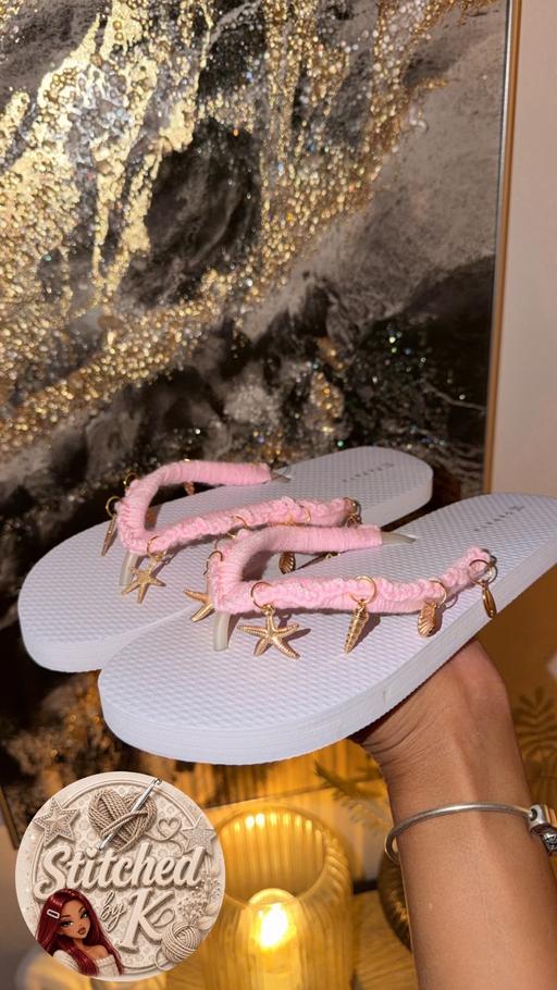  — Women’s crochet flip flops