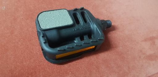 — 1 bike pedal  new