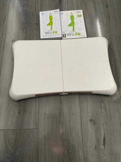 — Nintendo Wi Fitness Board With Accessories 