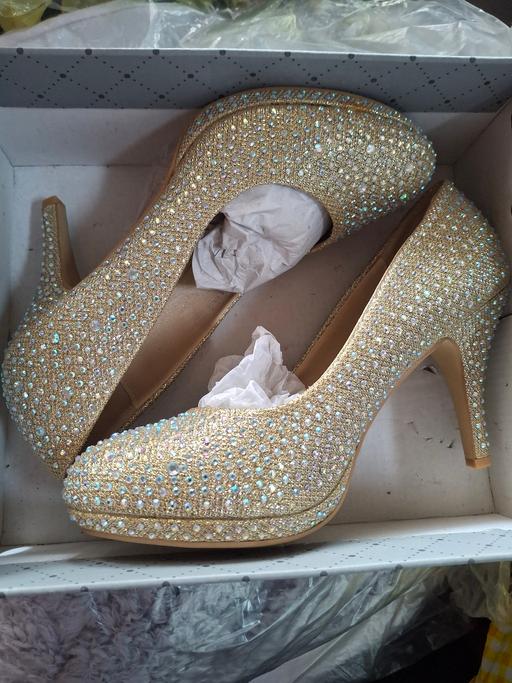  — Gold brand new bling shoes size 40