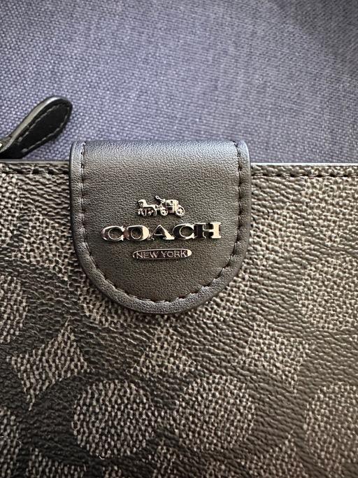  — Coach wallet purse