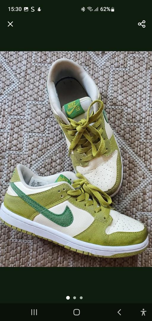  — girls trainers