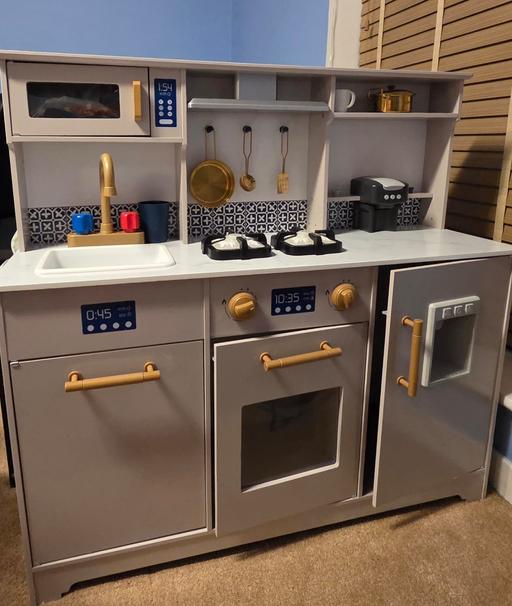  — toy kitchen
