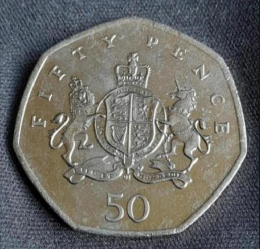  — ROYAL COAT OF ARMS 50p COIN