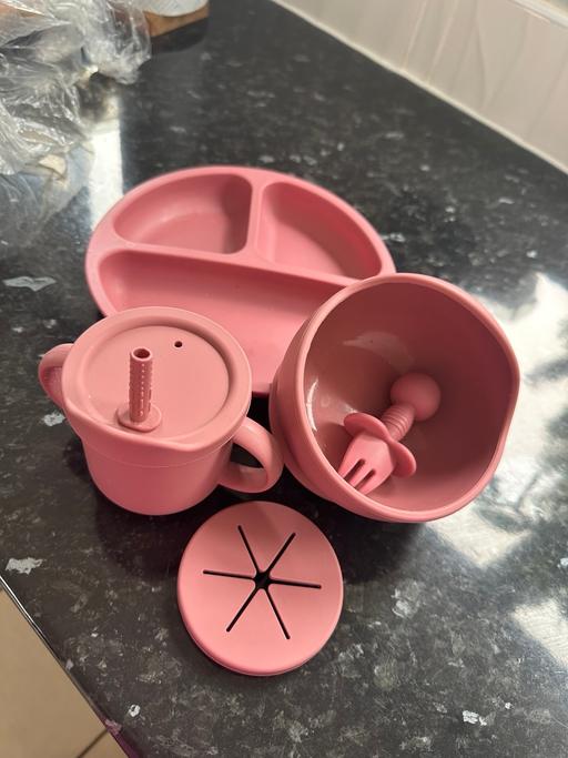  — Silicon baby feeding set