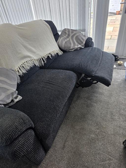  — Lazy boy settee