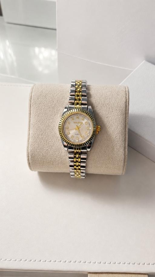  — Elegant Two-Tone Gold & Silver Quartz Watch
