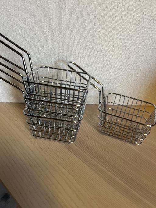  — 4 baskets for chips