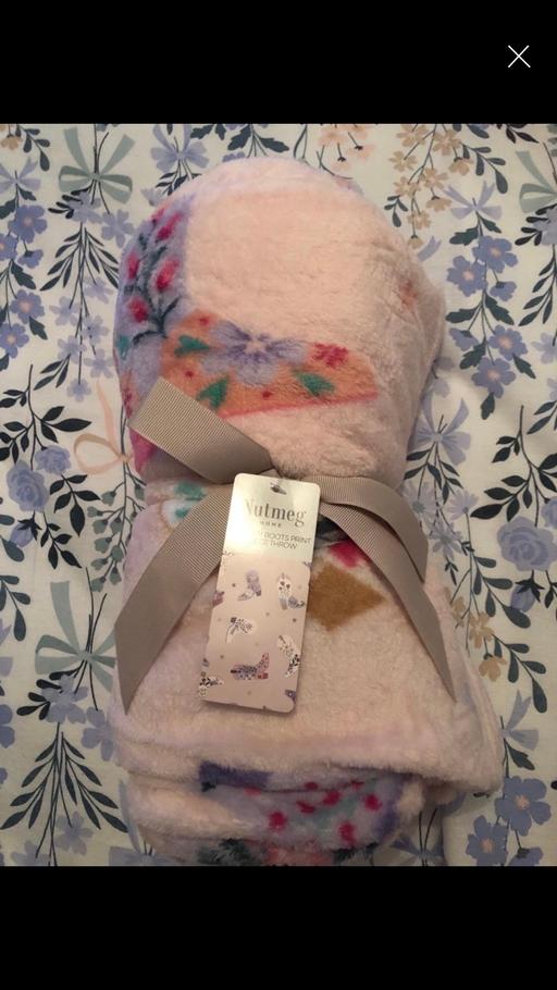  — Blanket/throw