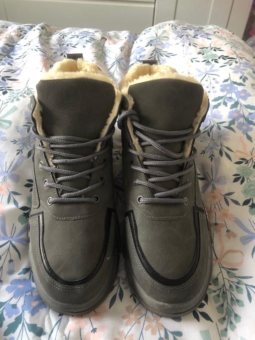  — Boots 9-10