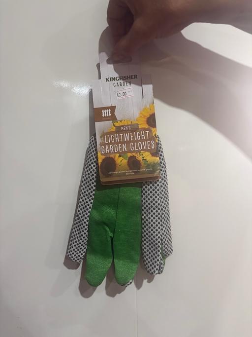  — Garden Gloves