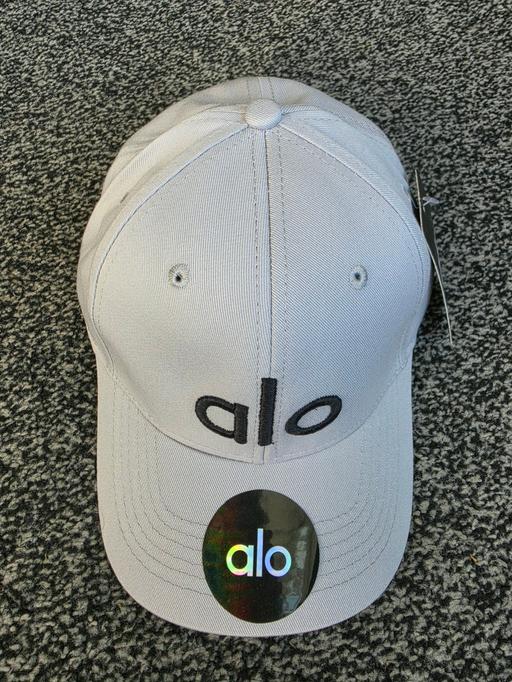  — Alo Yoga white cap with black logo #aloyoga #