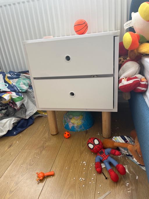  — Bedside kids table