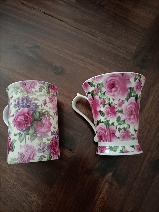  — 2 floral mugs