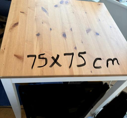  — Square kitchen table