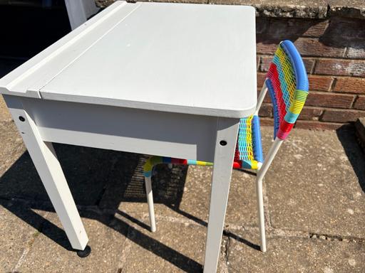  — Child’s desk & chair