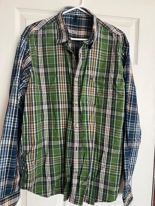  — Men’s XL Benetton thick soft cotton shirt