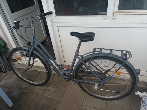 — Classic city bike with rear rack