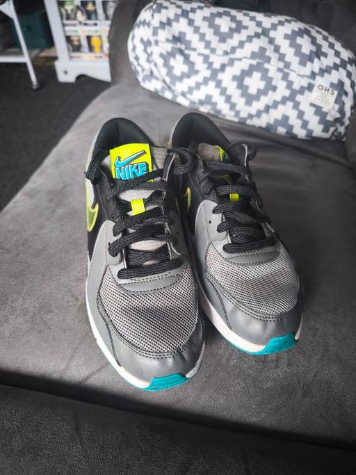  — OLDER KIDS NIKE TRAINERS