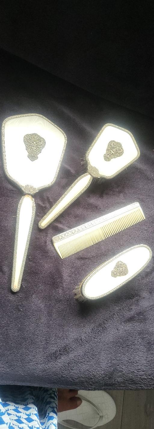  — Antique dressing table grooming set