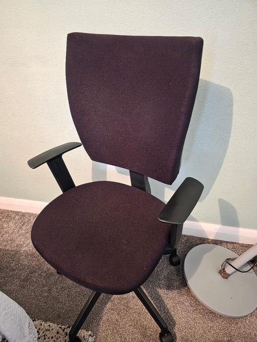  — Standard office chair
