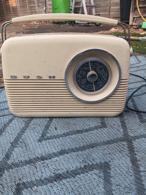  — Vintage bush radio