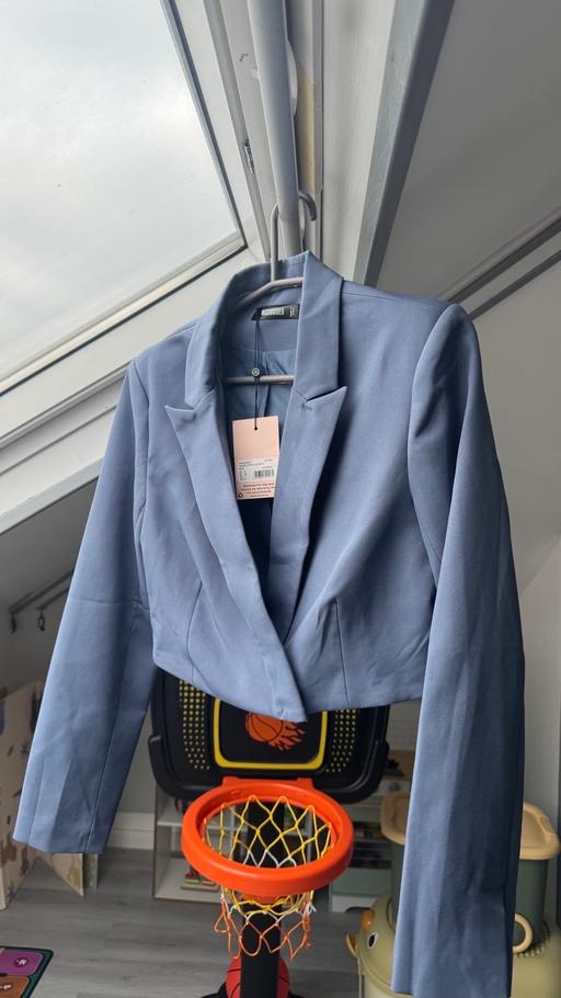  — Missguided Tailored Cropped Blue Blazer