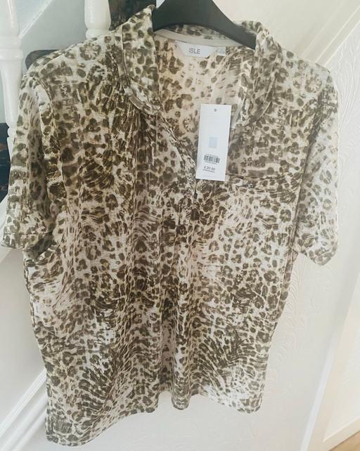  — Isle blouse size 18/20