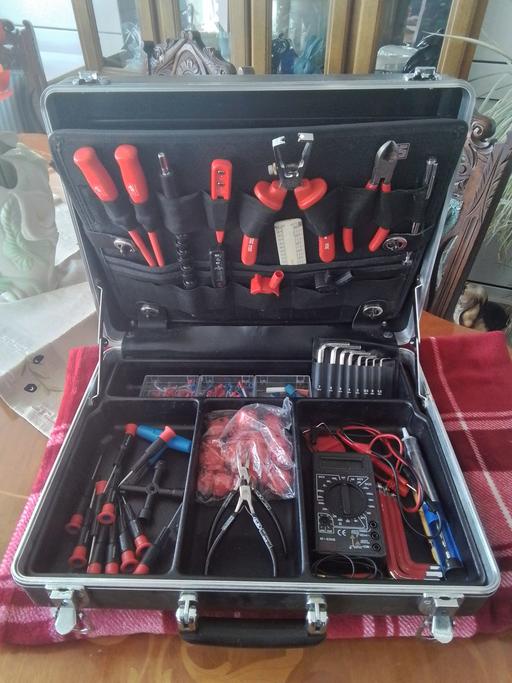  — Tool case with tools
