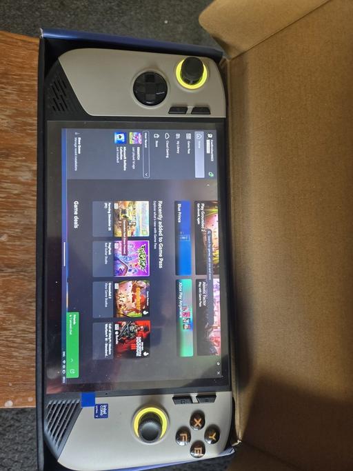  — MSi Claw 8ai handheld gaming pc