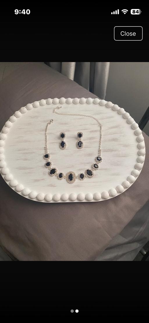  — Beautiful necklace set