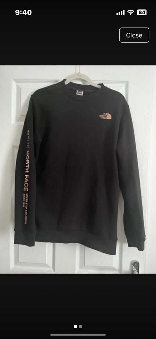  — North face sweater