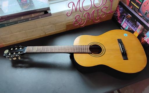  — acoustic classical guitar 3/4 1970s 