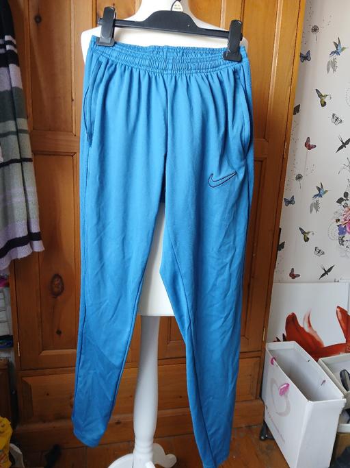  — Nike Dri fit bottoms (Can post)