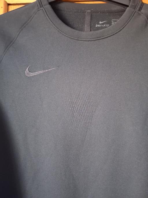  — Nike Junior Dri fit top (Can post)
