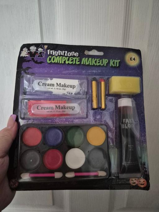  — new Halloween Complete Makeup Kit