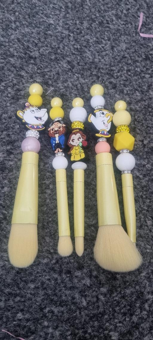  — beauty and the beast make up brushes