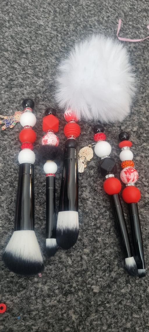  — horror make up brushes
