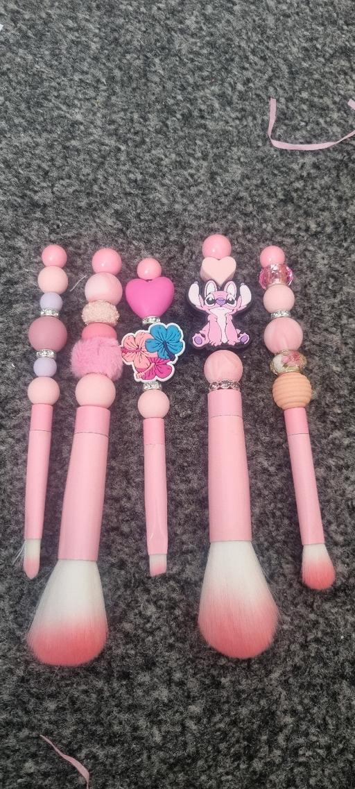 — angel make up brushes