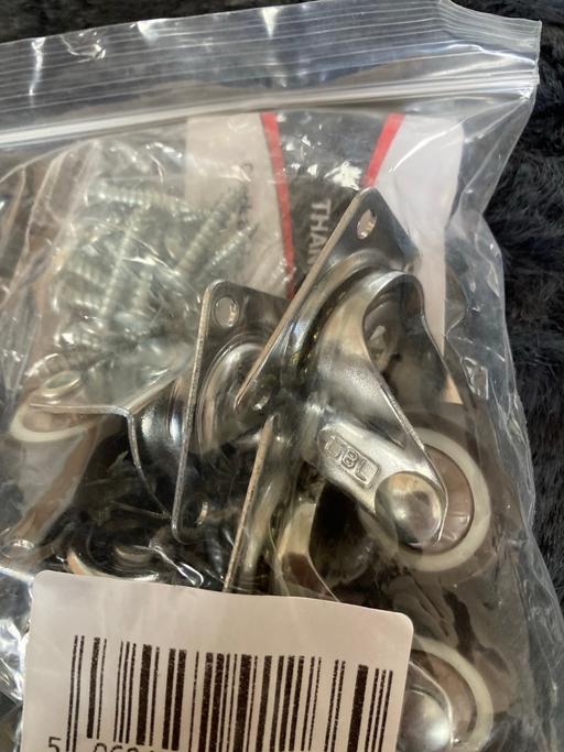 — Pack of four small wheels