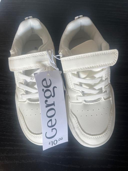  — White trainers