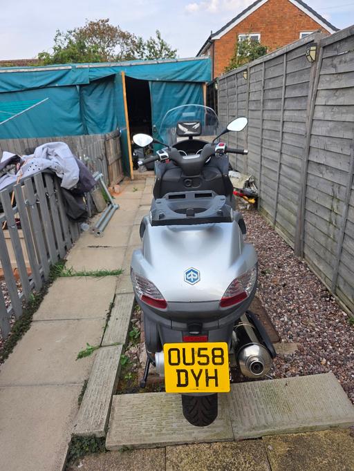  — mp3 400cc scooter