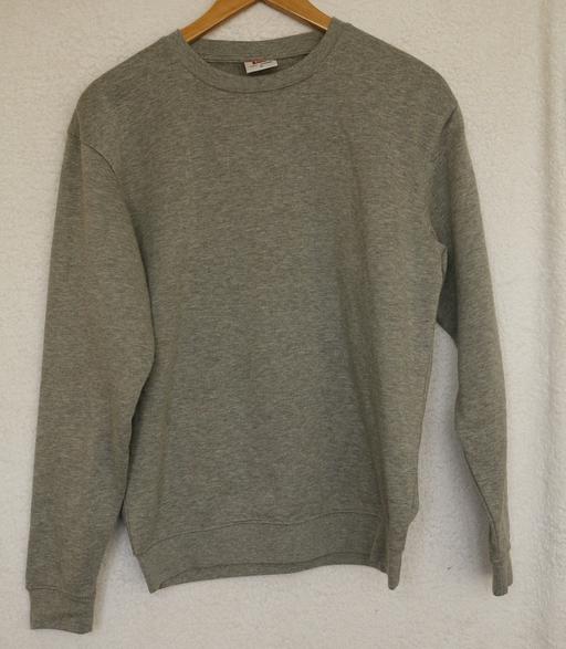  — grey jumper size M