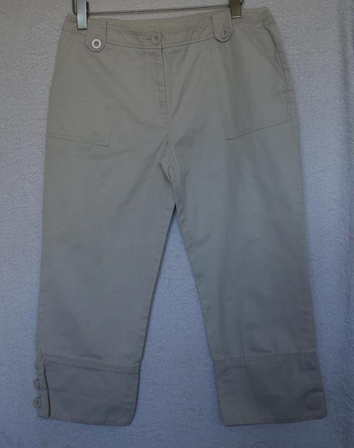  — today's woman beige cropped trousers size 14