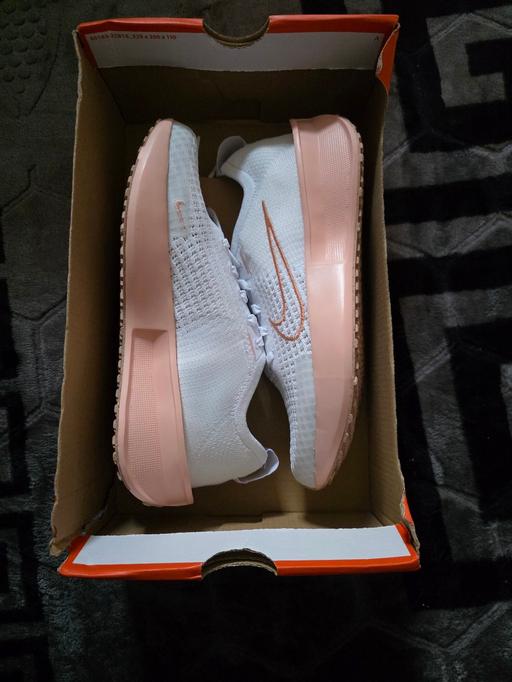  — Nike Interact Run White Pink Size UK5